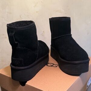 Ugg Classic mini platform boots